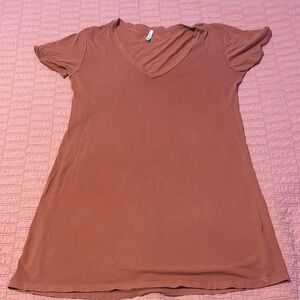 Z Supply Women's Short Sleeve V-Neck Tee in Rust
